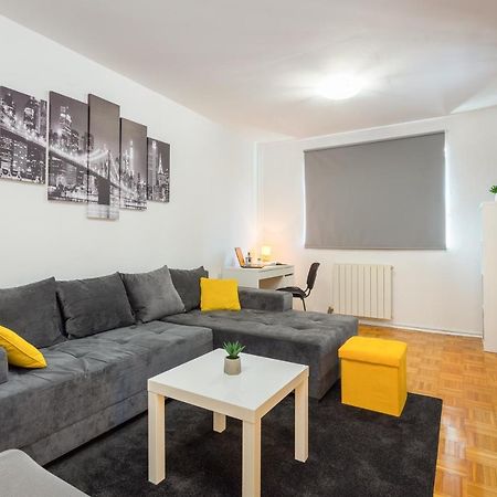 Laveruda Apartment With Balcony And Free Parking พูลา ภายนอก รูปภาพ