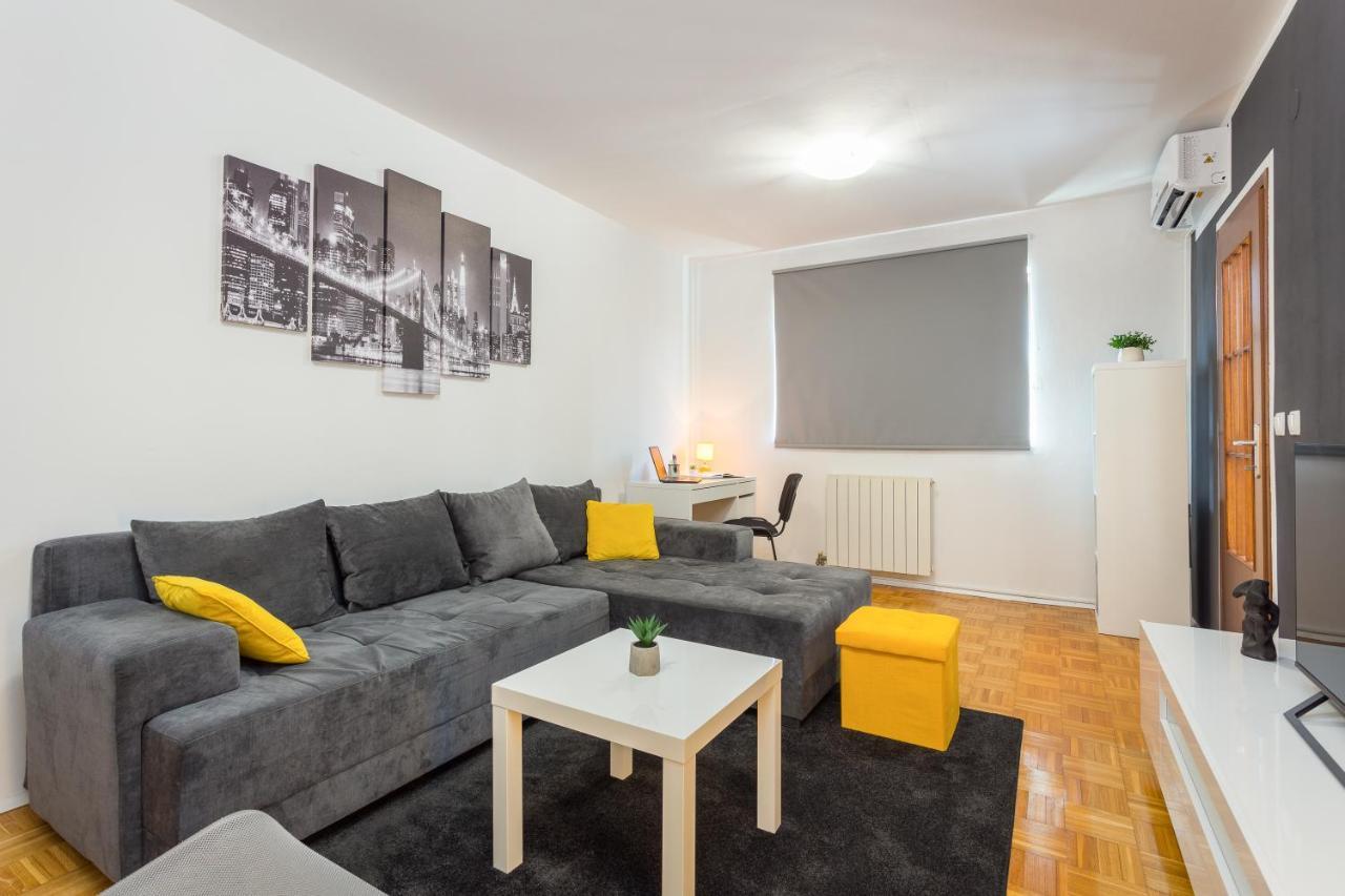 Laveruda Apartment With Balcony And Free Parking พูลา ภายนอก รูปภาพ