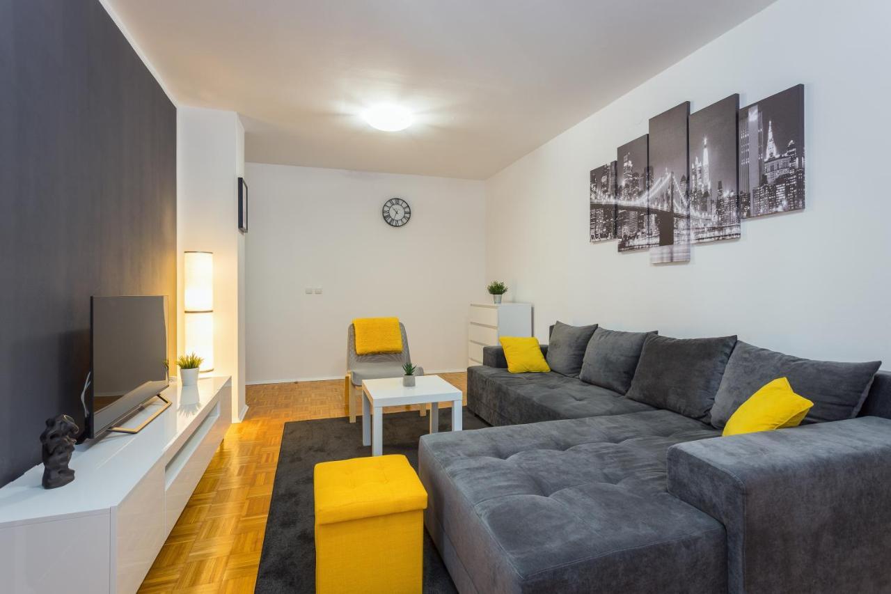 Laveruda Apartment With Balcony And Free Parking พูลา ภายนอก รูปภาพ