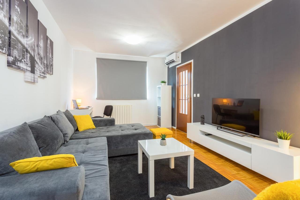 Laveruda Apartment With Balcony And Free Parking พูลา ภายนอก รูปภาพ