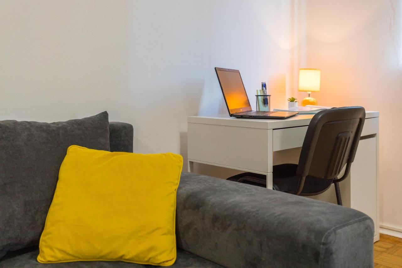 Laveruda Apartment With Balcony And Free Parking พูลา ภายนอก รูปภาพ