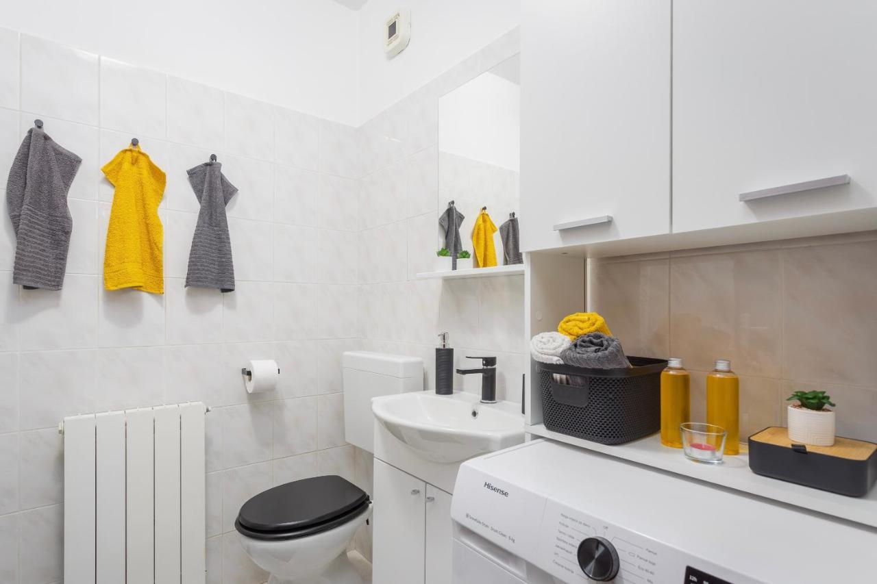 Laveruda Apartment With Balcony And Free Parking พูลา ภายนอก รูปภาพ