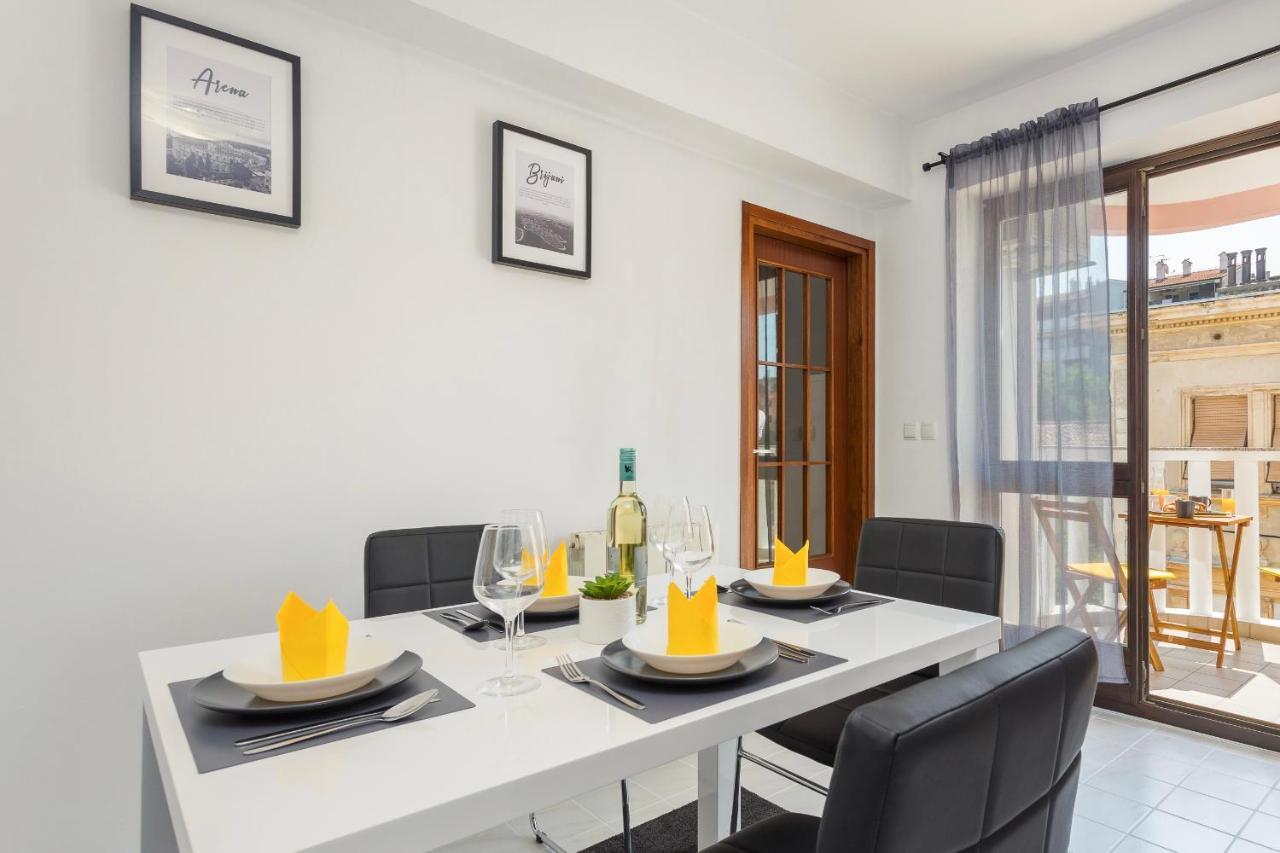 Laveruda Apartment With Balcony And Free Parking พูลา ภายนอก รูปภาพ