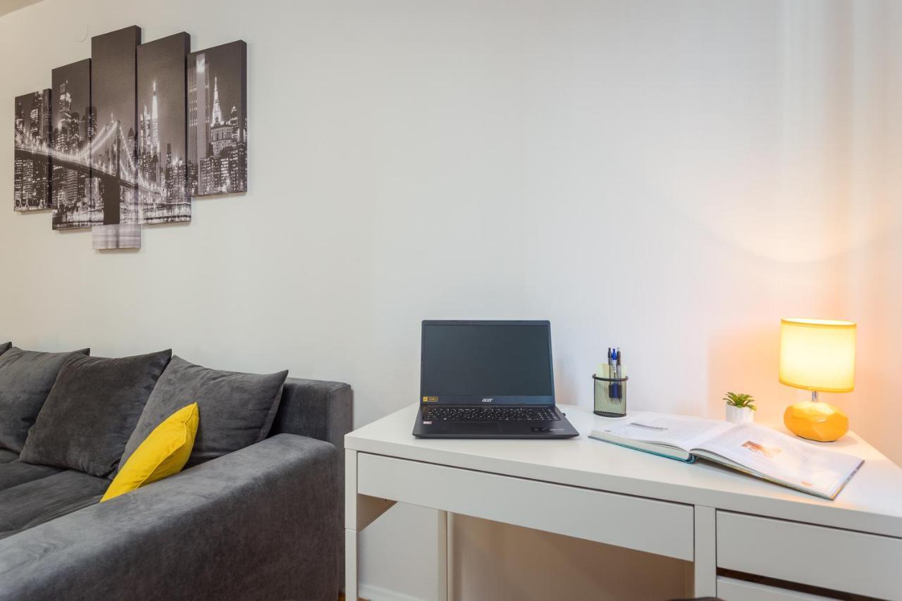 Laveruda Apartment With Balcony And Free Parking พูลา ภายนอก รูปภาพ