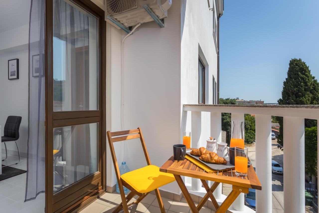 Laveruda Apartment With Balcony And Free Parking พูลา ภายนอก รูปภาพ