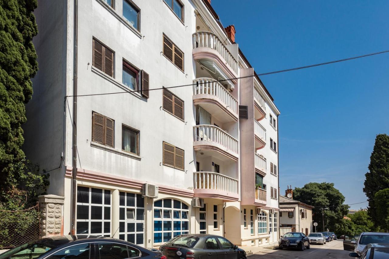 Laveruda Apartment With Balcony And Free Parking พูลา ภายนอก รูปภาพ
